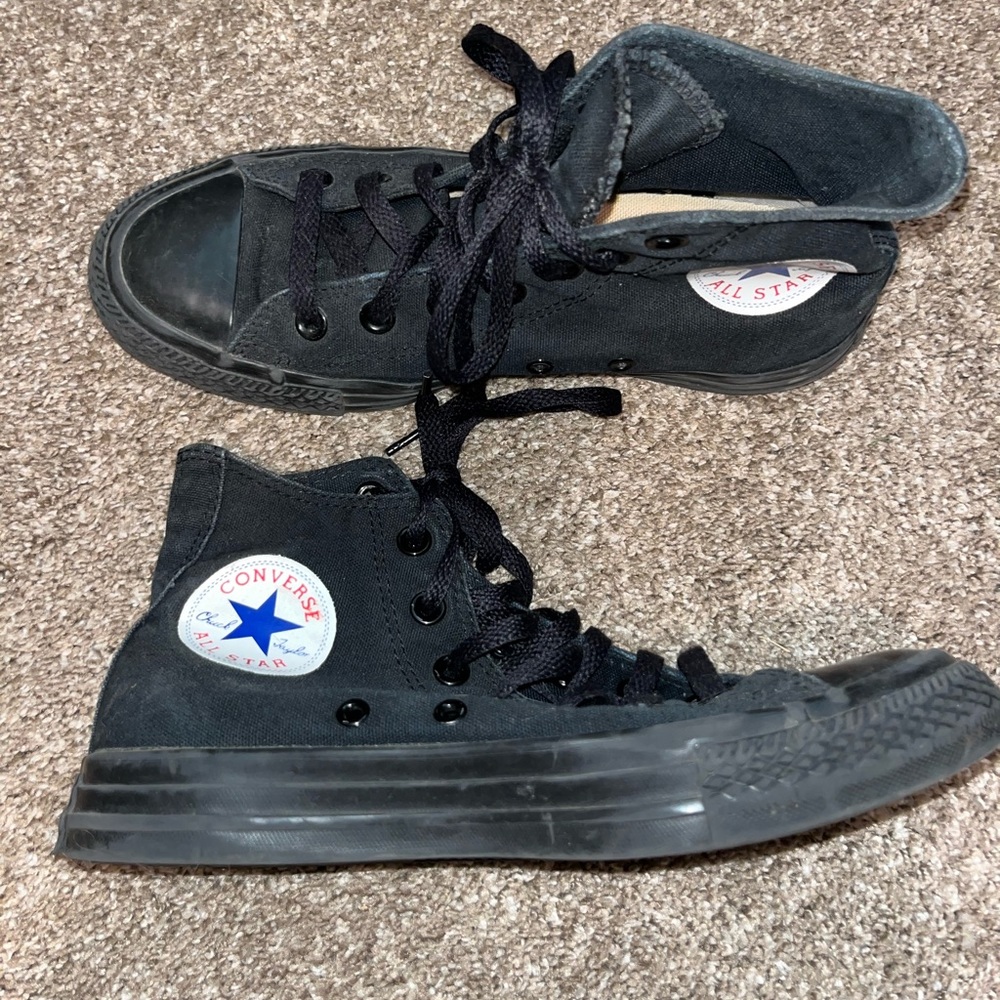 CONVERSE. High tops all black